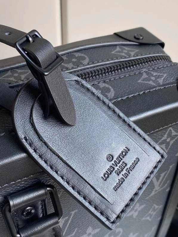 l0*is V*t0n soft trunk