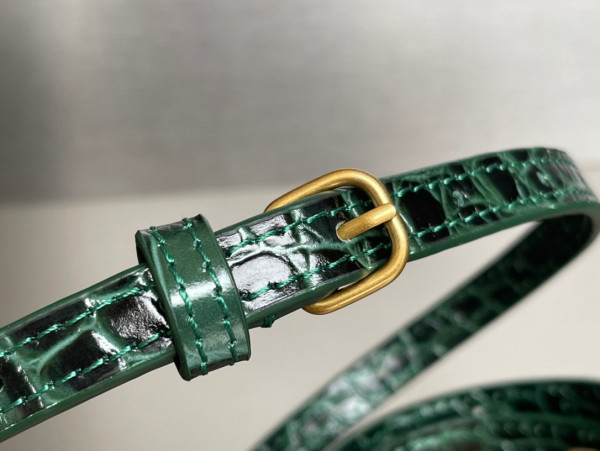 Ba*len*cia*ga hourglass