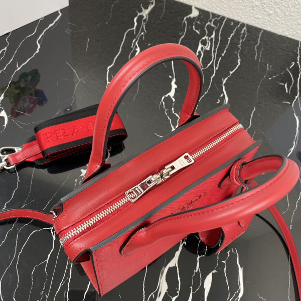 pra*a saffiano leather pra*a monoCh*0me bag