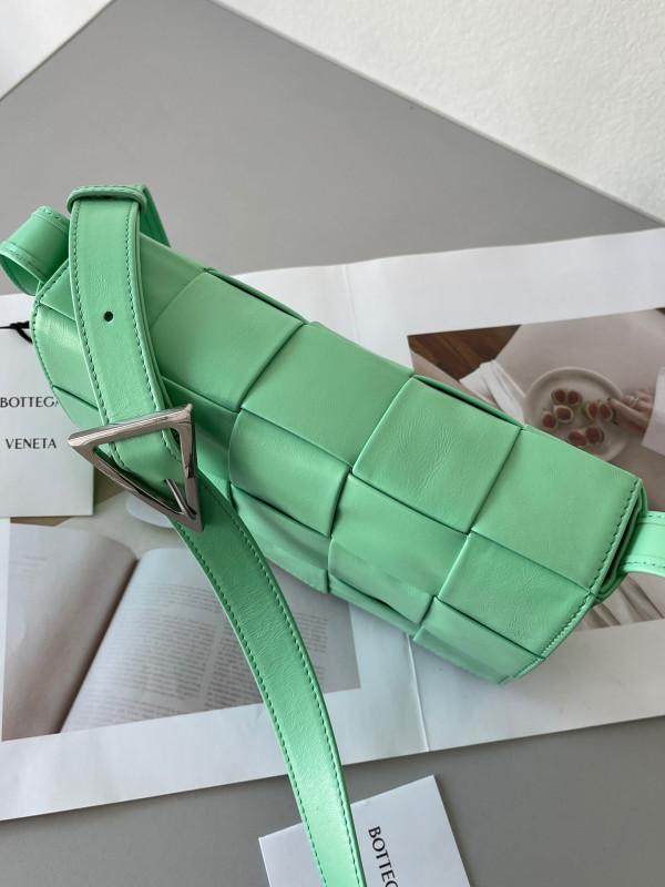 bo*te*ga Ve*ne*ta cassette