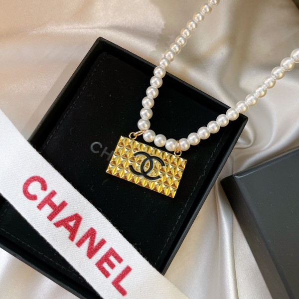 CL NECKLACE