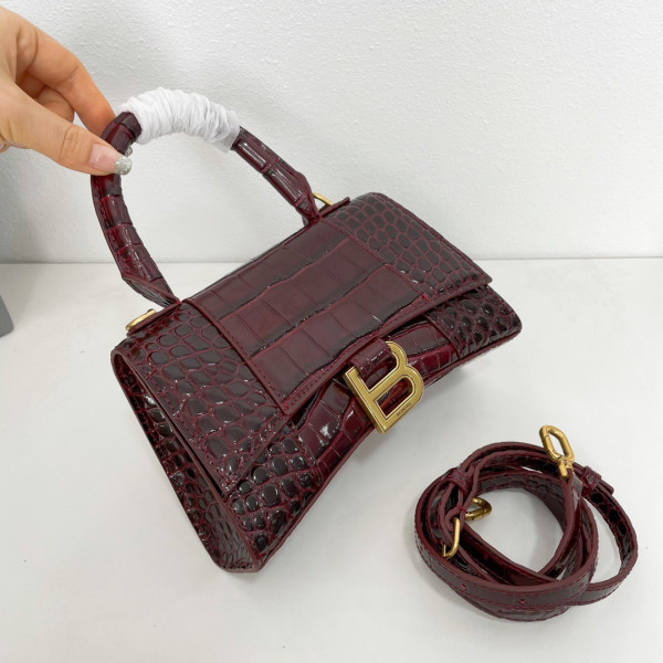 Ba*len*cia*ga hourglass