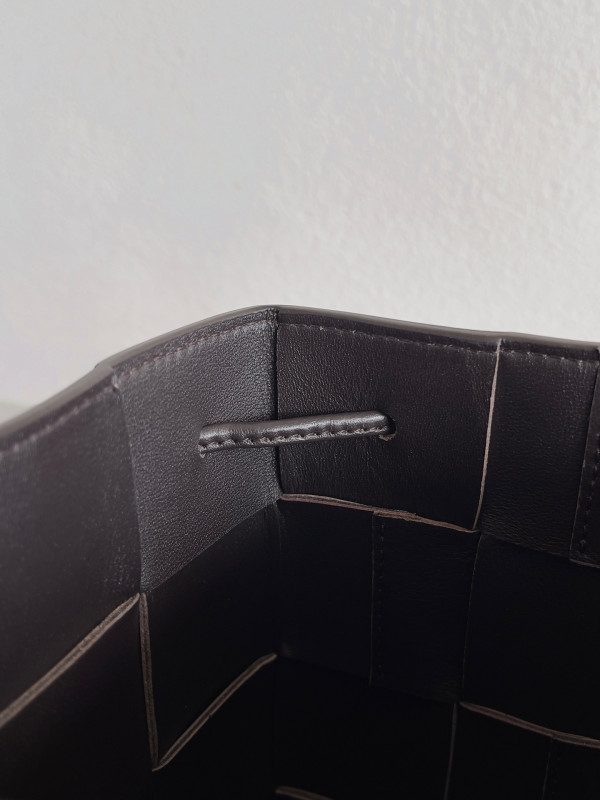 bo*te*ga Ve*ne*ta cassette bucket bag