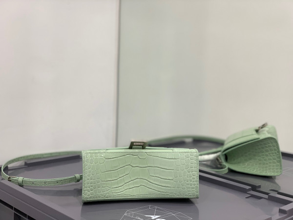 Ba*len*cia*ga hourglass