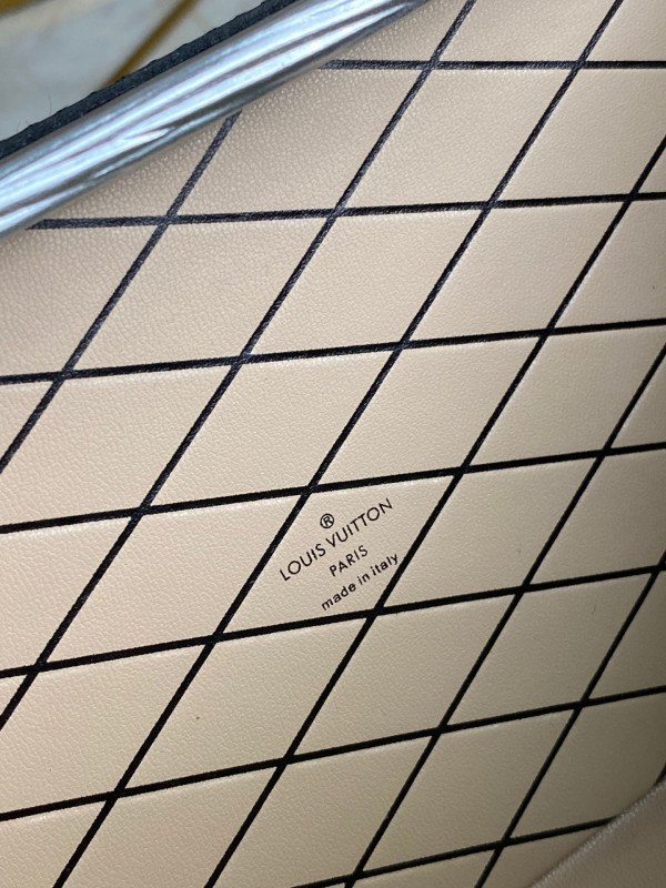 l0*is V*t0n petite malle