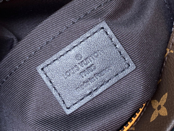 l0*is V*t0n soft trunk