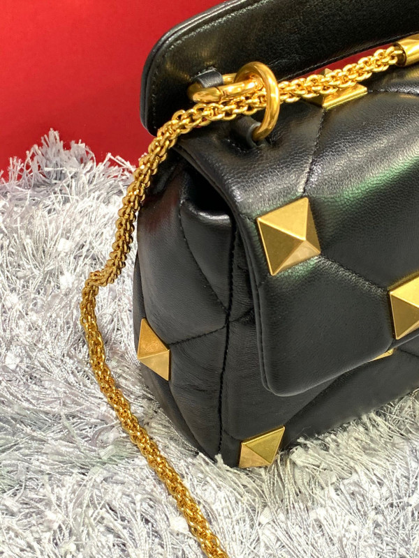 VALENTINO MEDIUM ROMAN STUD THE SHOULDER BAG