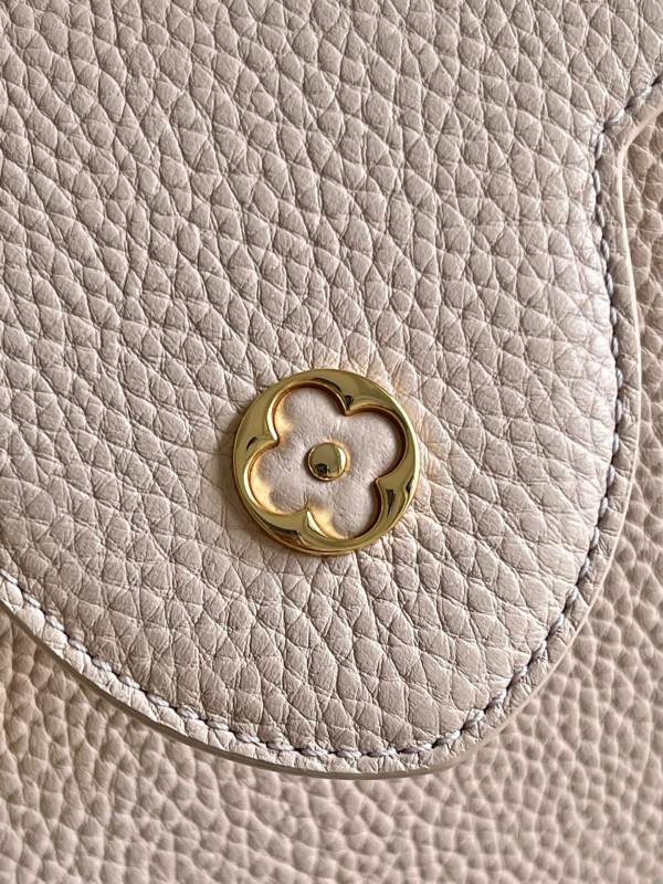 l0*is V*t0n capucines bb