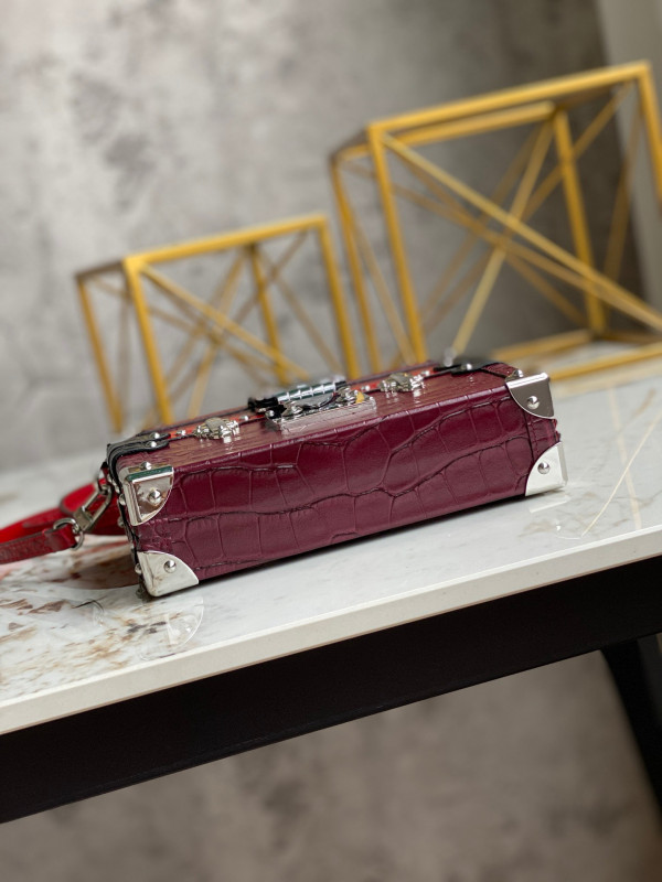 l0*is V*t0n petite malle