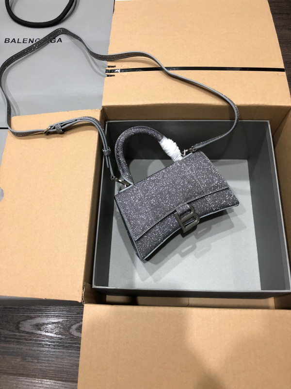 Ba*len*cia*ga hourglass