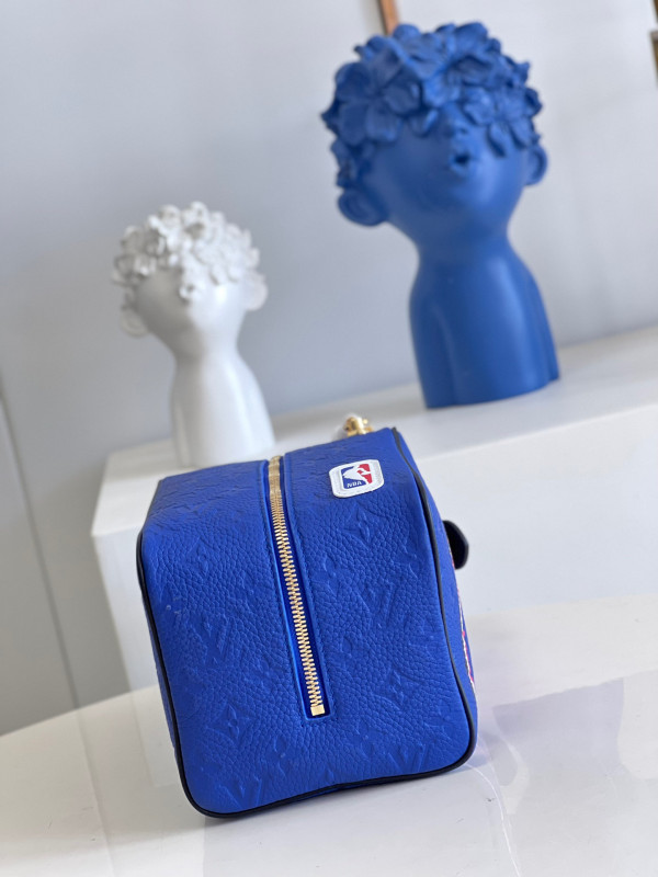 l0*is V*t0n dopp kit