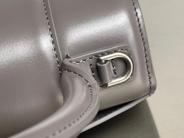 Ba*len*cia*ga hourglass