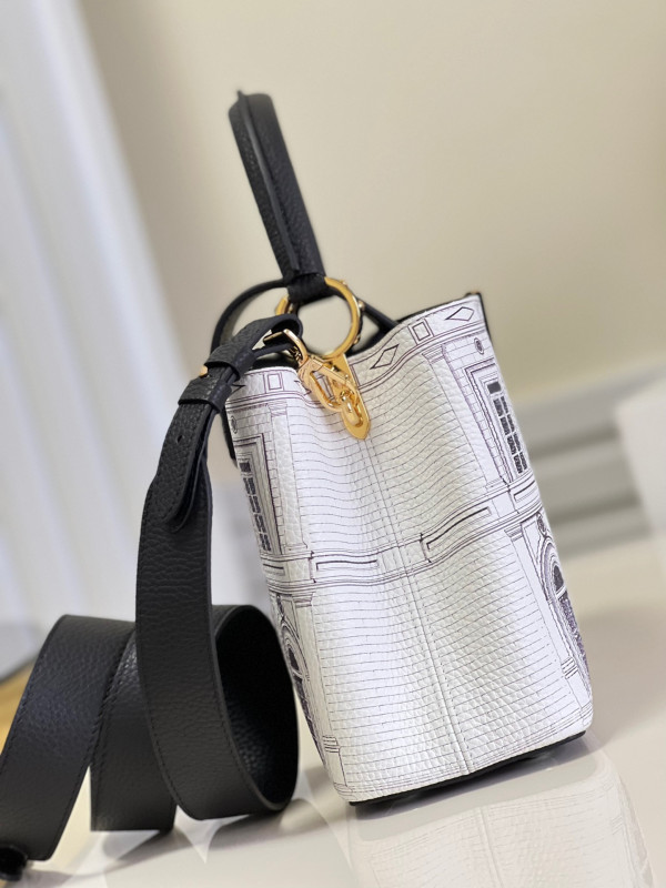 l0*is V*t0n capucines mm