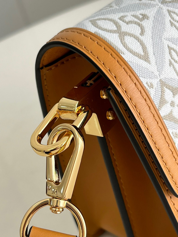 l0*is V*t0n dauphine mini