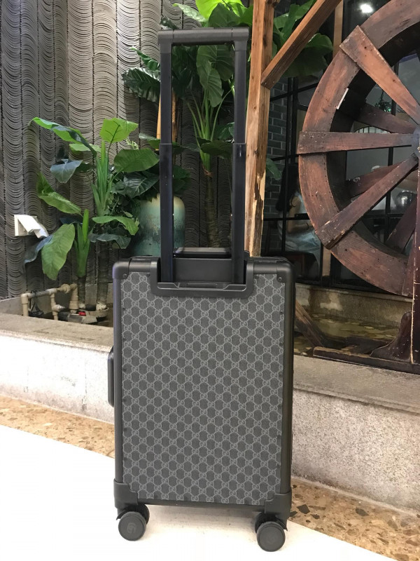 G*u*i travel box 20 inches