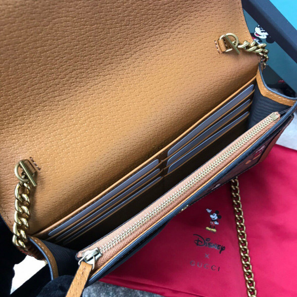 disney x G*u*i gg chain wallet