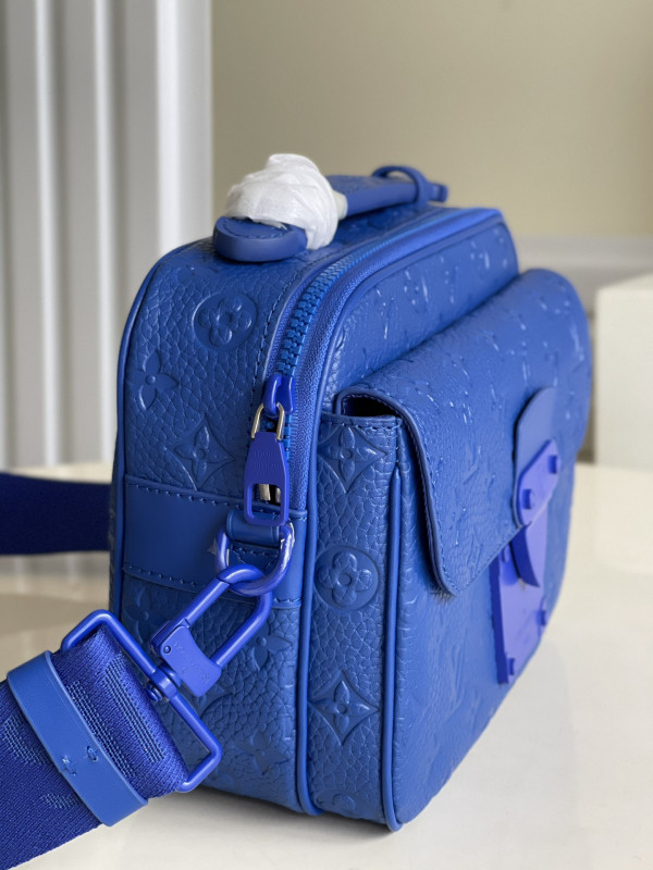 l0*is V*t0n s lock messenger