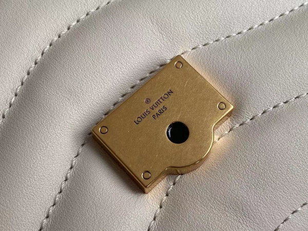 l0*is V*t0n new wave chain bag