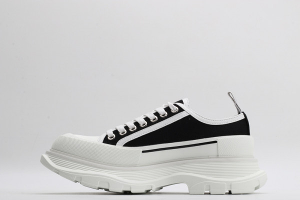 ale*d*r M*Q*en tread slick lace up