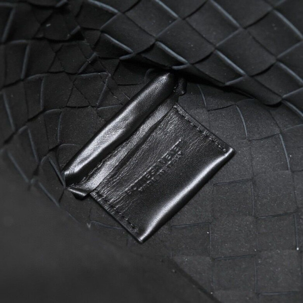 bo*te*ga Ve*ne*ta slim intrecciato briefcase