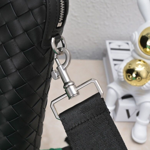 bo*te*ga Ve*ne*ta slim intrecciato briefcase