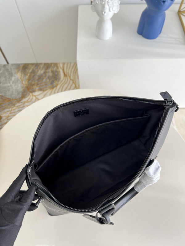 l0*is V*t0n lock it tote