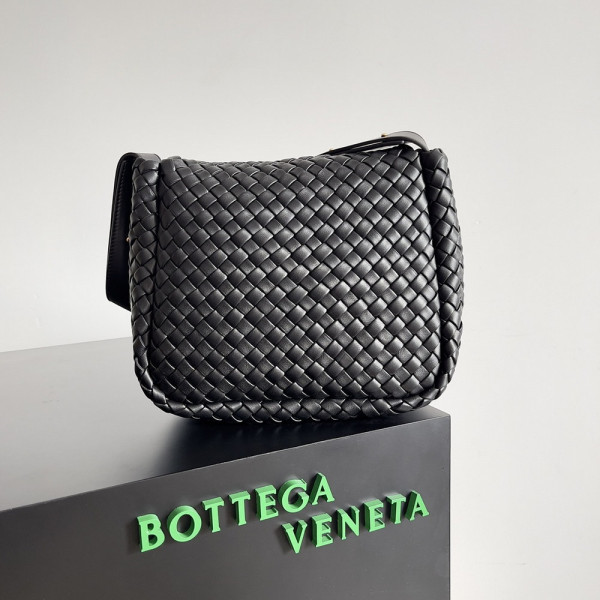 bo*te*ga Ve*ne*ta  small cobble shoulder bag