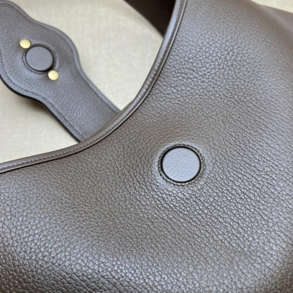 G*u*i aphrodite medium shoulder bag