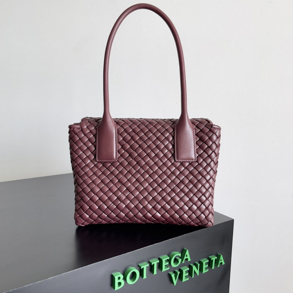 bo*te*ga Ve*ne*ta patti top handle bag