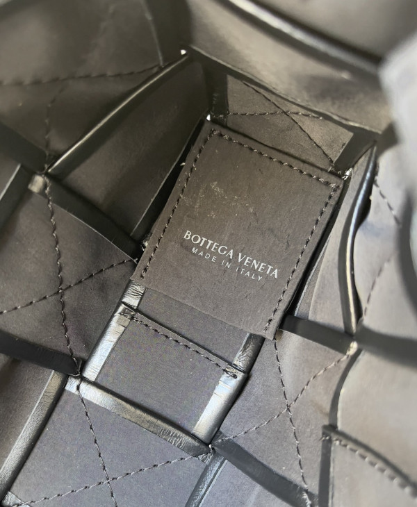 bo*te*ga Ve*ne*ta cassette-23*15*5.5cm