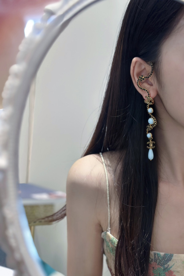 CL EARRINGS
