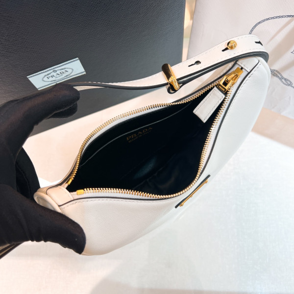 Pra*a arqué leather shoulder bag-22.5*18.5*6cm