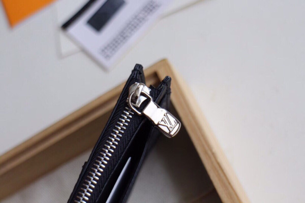 l0*is V*t0n coin card holder