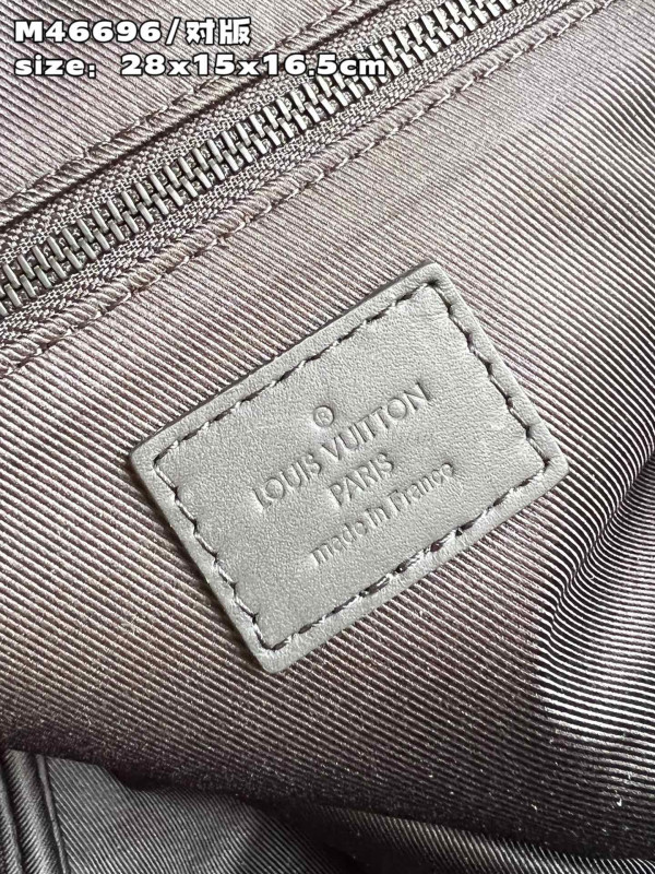 l0*is V*t0n dopp kit toilet pouch