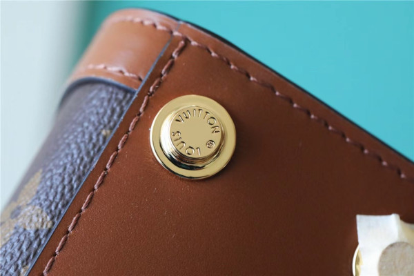 l0*is V*t0n dauphine capitale