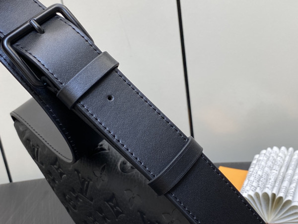 l0*is V*t0n moon crossbody