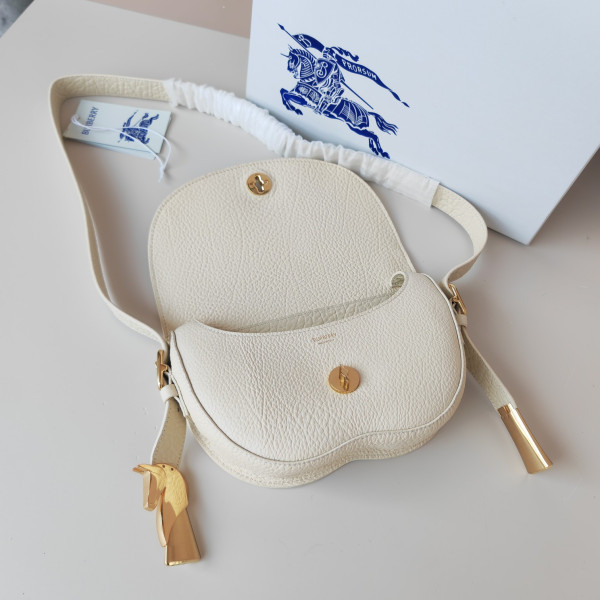 B**rry chess satchel