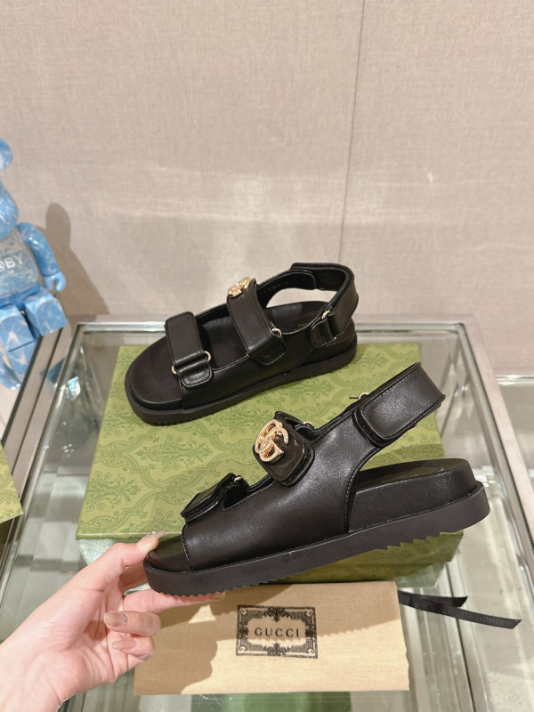 G*u*i slide sandals