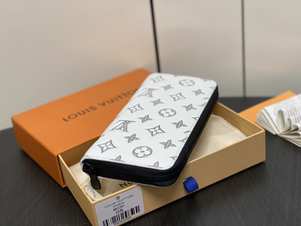 l0*is V*t0n zippy wallet-10*20*2 cm