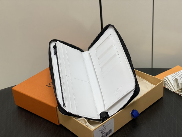 l0*is V*t0n zippy wallet-10*20*2 cm