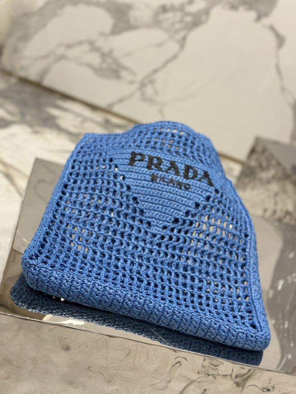 Pra*a crochet tote bag