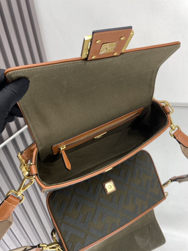 F**di baguette-26*13*6cm