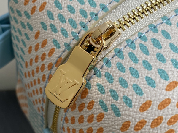 l0*is V*t0n locker dopp kit bag-23*13*12cm