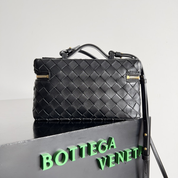 bo*te*ga Ve*ne*ta  vanity case crossbody bag