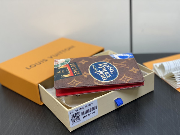 l0*is V*t0n passport cover-10*14*2.5cm