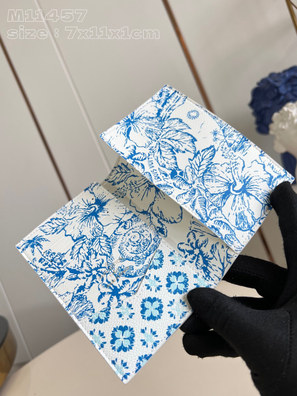 l0*is V*t0n pocket organizer-7.5*11.1*1 cm