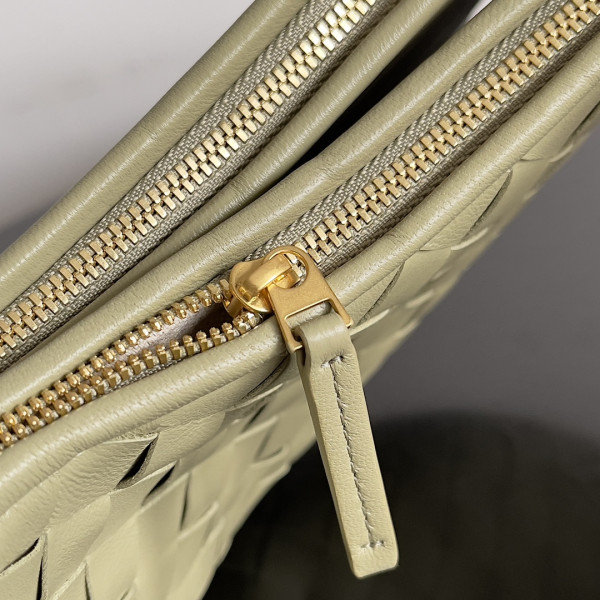 bo*te*ga Ve*ne*ta  gemelli messenger