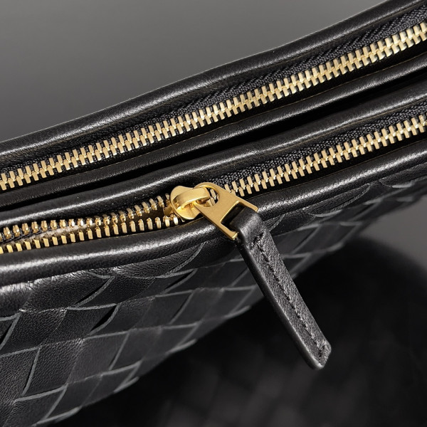 bo*te*ga Ve*ne*ta  gemelli messenger