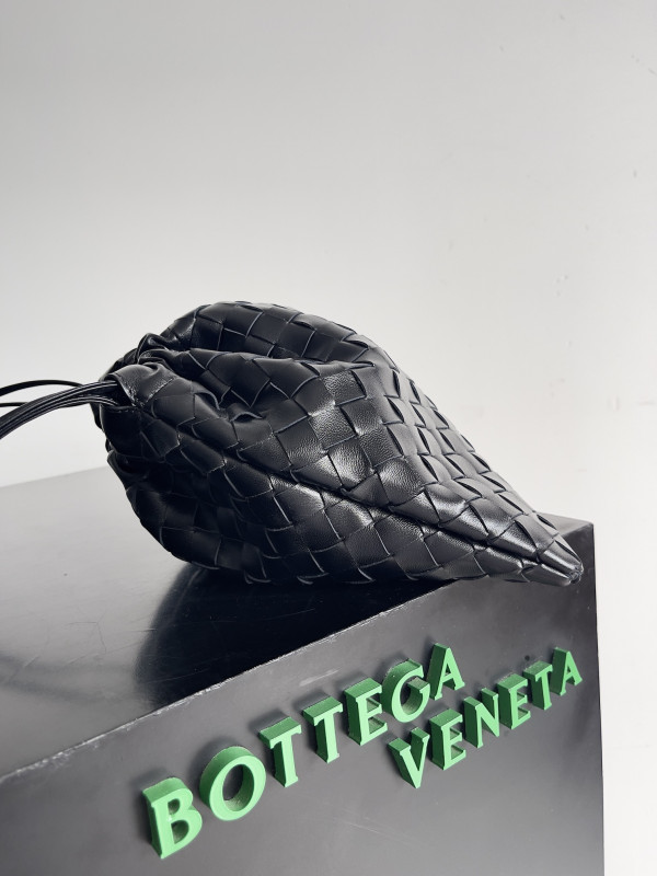 bo*te*ga Ve*ne*ta medium dustbag