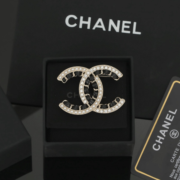 CL BROOCH